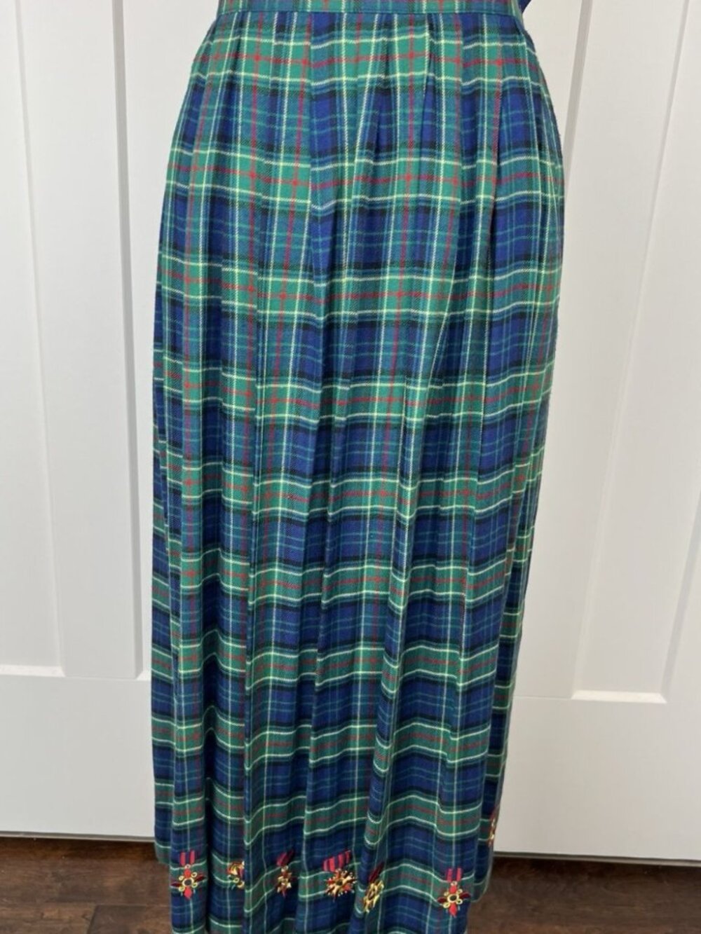 Vintage Bechamel Plaid Maxi Skirt Embroidered Crest Tartan Pockets Cottagecore